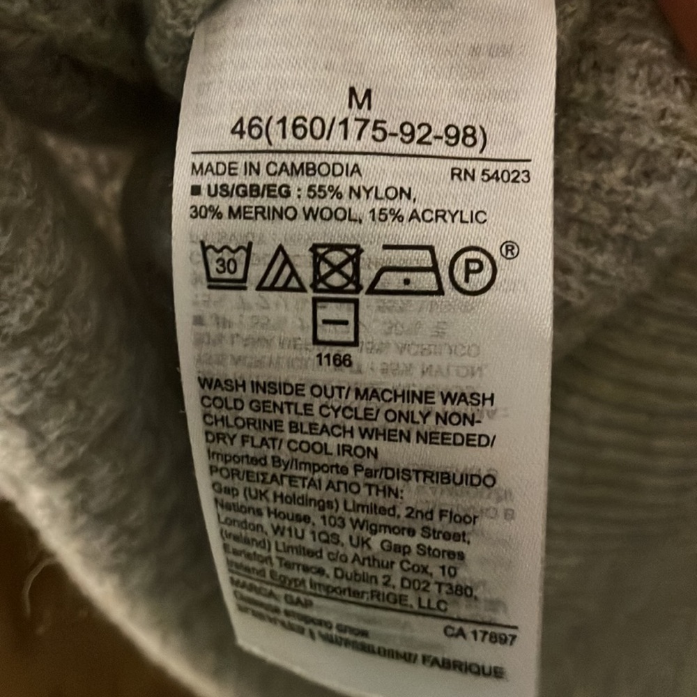 Like new GAP lightweight sweater - Picture 4 of 4
